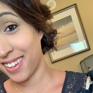 Meet your Posher, Alexis